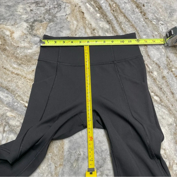 EUC Lululemon Time To Sweat Crop 23" in Black Women size 4 - Picture 11 of 13